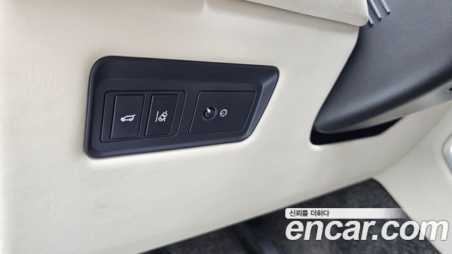 Land Rover Range Rover (IV) 4.4 SDV8 AB LWB DIESEL 2017 — фото 20