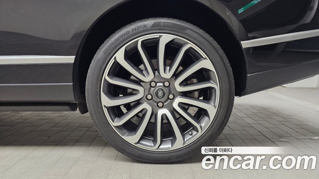 Land Rover Range Rover (IV) 4.4 SDV8 AB LWB DIESEL 2017 — фото 21