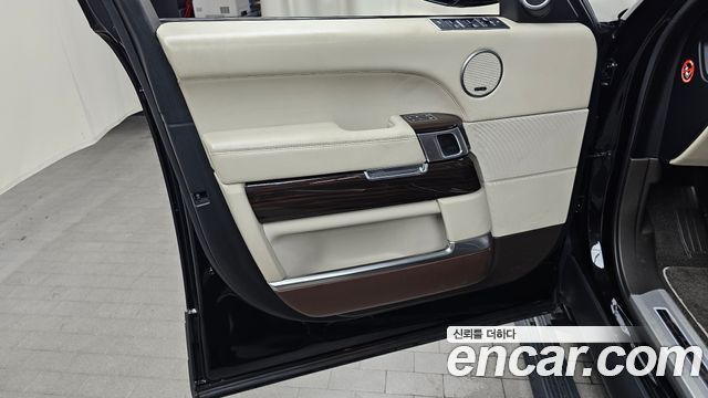 Land Rover Range Rover (IV) 4.4 SDV8 AB LWB DIESEL 2017 — фото 24