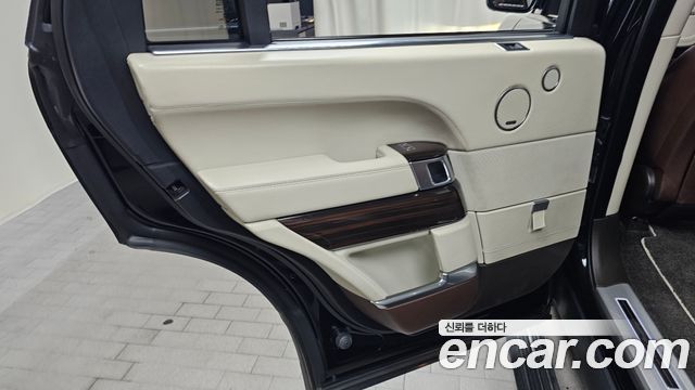 Land Rover Range Rover (IV) 4.4 SDV8 AB LWB DIESEL 2017 — фото 25