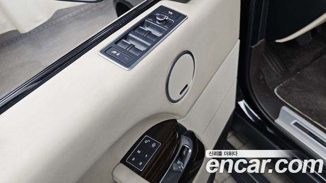 Land Rover Range Rover (IV) 4.4 SDV8 AB LWB DIESEL 2017 — фото 29