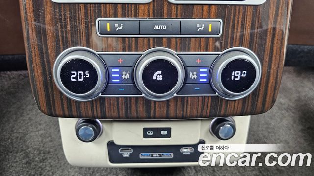 Land Rover Range Rover (IV) 4.4 SDV8 AB LWB DIESEL 2017 — фото 31