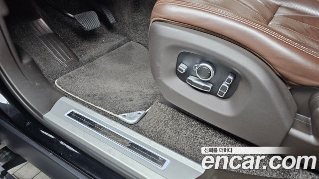 Land Rover Range Rover (IV) 4.4 SDV8 AB LWB DIESEL 2017 — фото 32