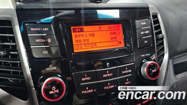 KG Mobility (SsangYong) Tivoli VX 2WD 2015 — фото 16