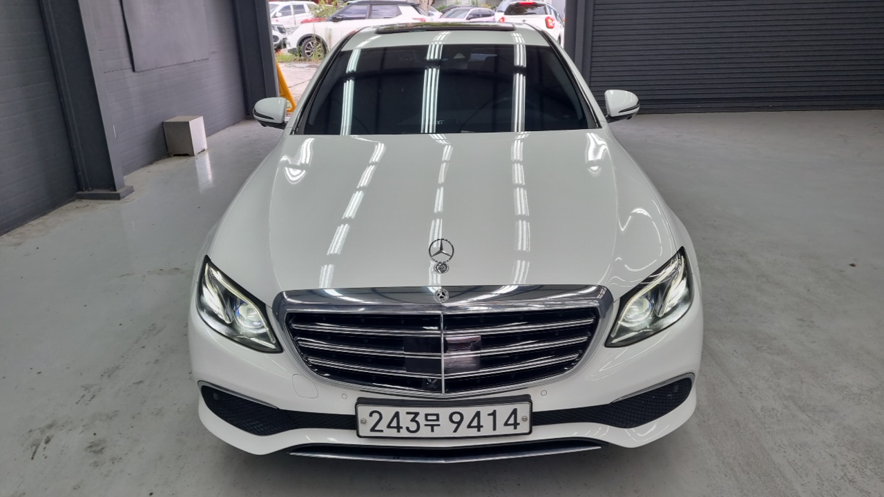 Mercedes-Benz E-Class (W213) E300 4MATIC Exclusive 2020 — фото 1