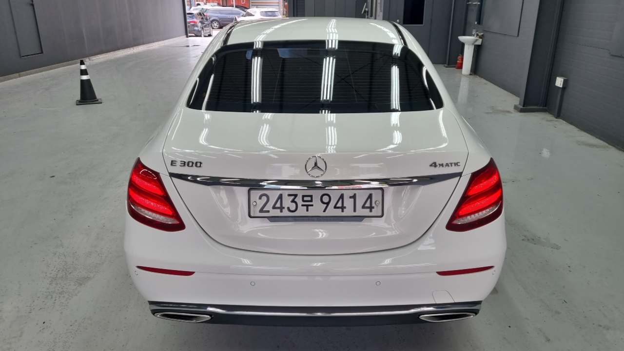 Mercedes-Benz E-Class (W213) E300 4MATIC Exclusive 2020 — фото 4
