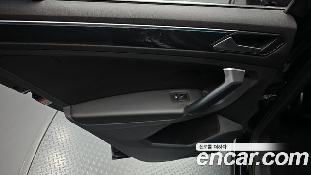 Volkswagen Tiguan (II) 2.0 TDI Prestige 2022 — фото 31