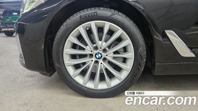 BMW 5 Series (G30) 523d Luxury 2023 — фото 5