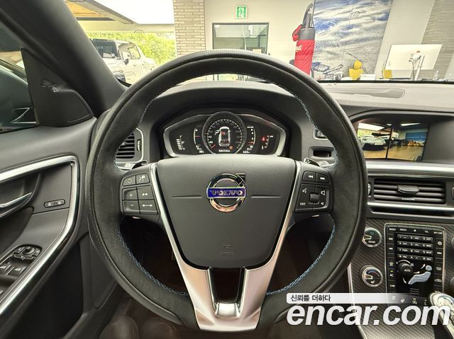 Volvo V60 Polester 2018 — фото 18