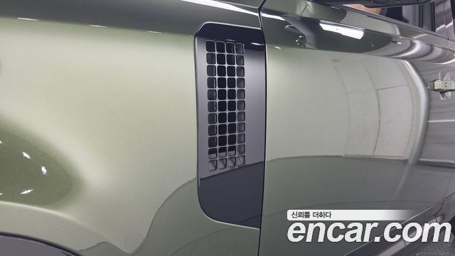 Land Rover Defender (L663) 110 P400 X 2026 — фото 20