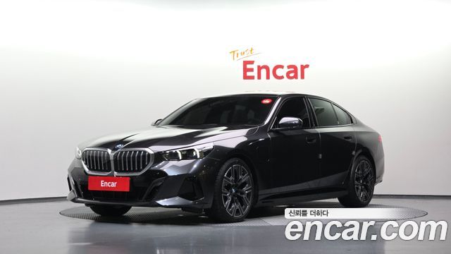 BMW 5 Series (G60) 530e xDrive M Sport 2026 — фото 1