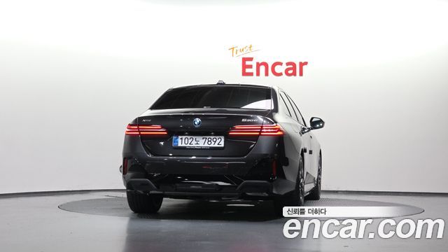 BMW 5 Series (G60) 530e xDrive M Sport 2026 — фото 4