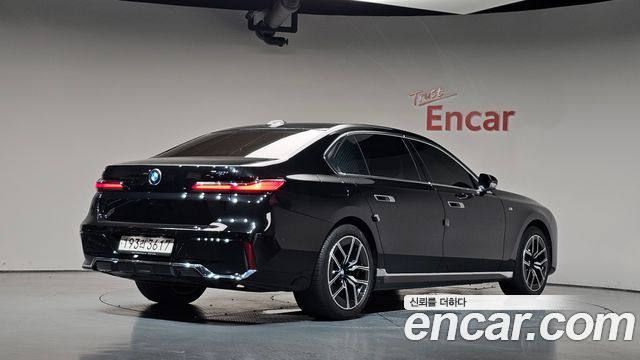 BMW 7 Series (G70) 740i sDrive M Sport 2023 — фото 2