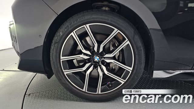 BMW 7 Series (G70) 740i sDrive M Sport 2023 — фото 5