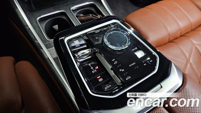 BMW 7 Series (G70) 740i sDrive M Sport 2023 — фото 9