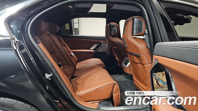 BMW 7 Series (G70) 740i sDrive M Sport 2023 — фото 11