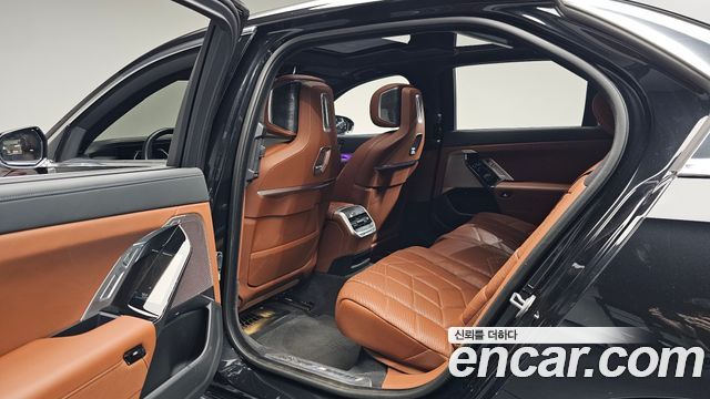 BMW 7 Series (G70) 740i sDrive M Sport 2023 — фото 12