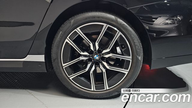 BMW 7 Series (G70) 740i sDrive M Sport 2023 — фото 21