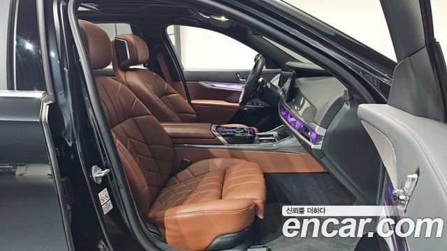 BMW 7 Series (G70) 740i sDrive M Sport 2023 — фото 26