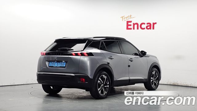 Peugeot e-2008 (II) EV GT 2022 — фото 2