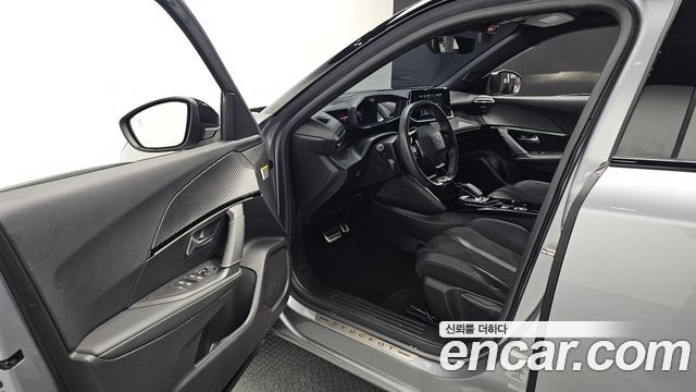 Peugeot e-2008 (II) EV GT 2022 — фото 10