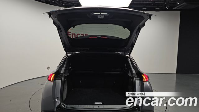Peugeot e-2008 (II) EV GT 2022 — фото 20
