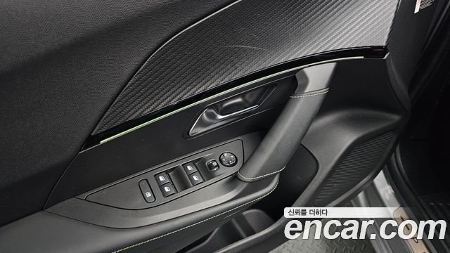 Peugeot e-2008 (II) EV GT 2022 — фото 29