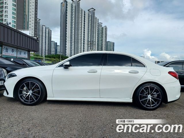 Mercedes-Benz A-Class (W177) AMG A35 S AMG 4MATIC Sedan 2024 — фото 3