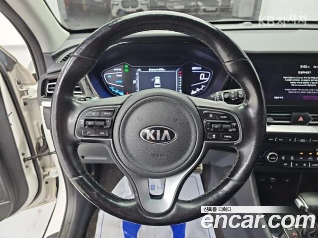 Kia Niro 1.6 HEV Noblesse Special 2020 — фото 15
