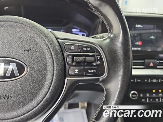 Kia Niro 1.6 HEV Noblesse Special 2020 — фото 20