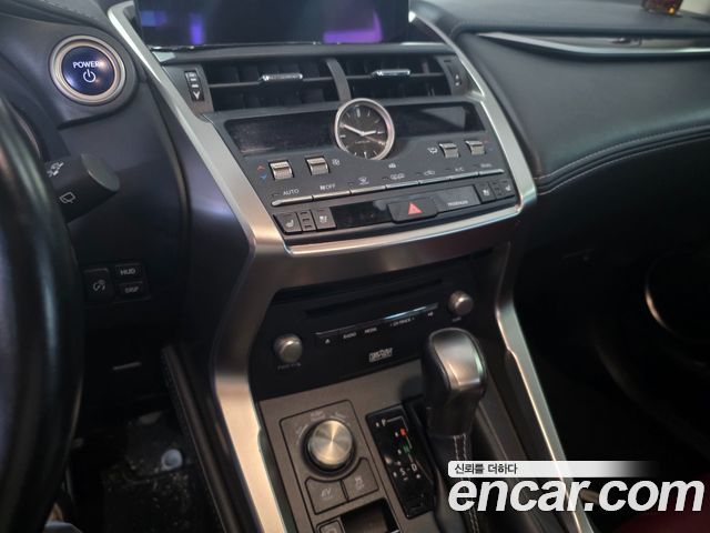 Lexus NX300h Executive 2021 — фото 15