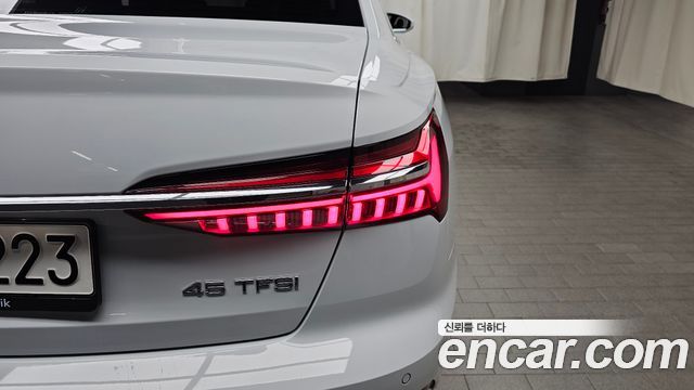 Audi A6 (C8) 45 TFSI Premium 2021 — фото 23