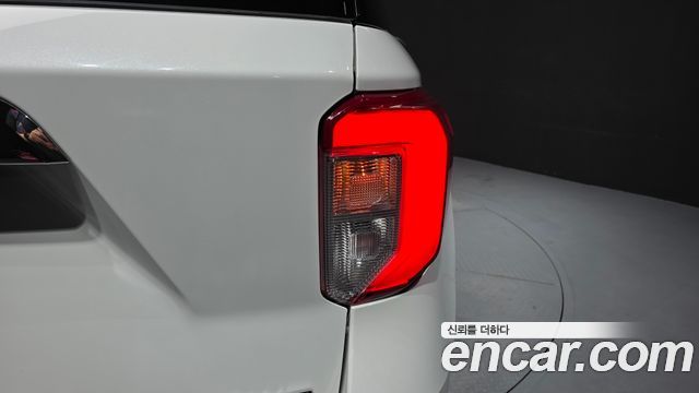 Ford Explorer (VI) 2.3 LimIted 4WD 2021 — фото 23