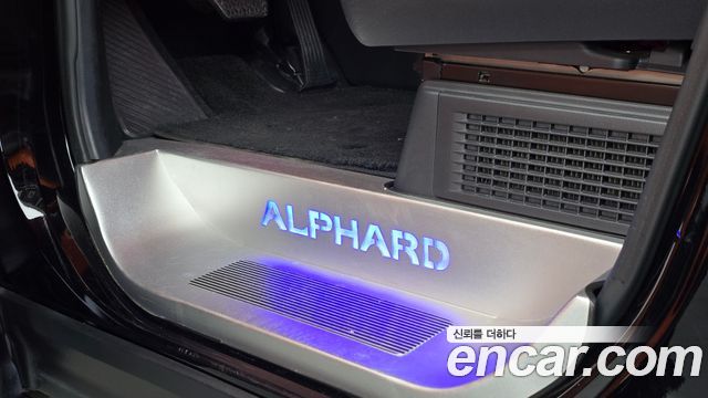 Toyota Alphard (IV) 2.5 HEV Executive AWD 2024 — фото 33
