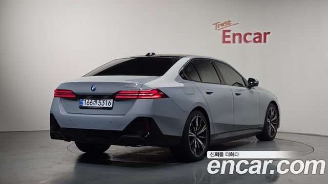 BMW 5 Series (G60) 530e M Sport 2025 — фото 2