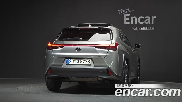 Lexus UX250h 2.0 2WD 2024 — фото 4