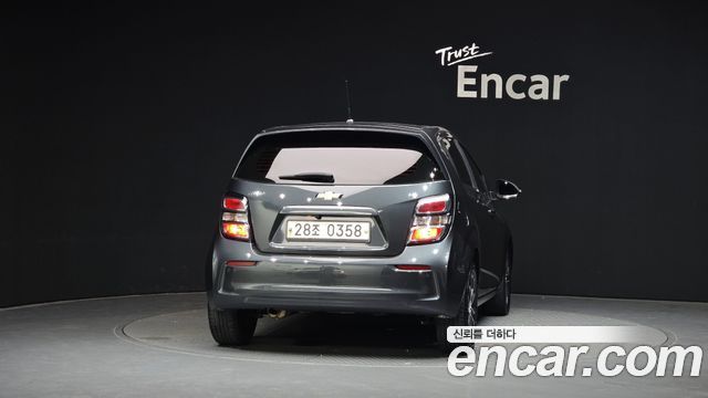 Chevrolet Aveo Hatchback 1.4 Turbo LT 2017 — фото 4