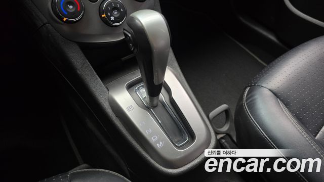 Chevrolet Aveo Hatchback 1.4 Turbo LT 2017 — фото 9