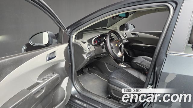 Chevrolet Aveo Hatchback 1.4 Turbo LT 2017 — фото 10