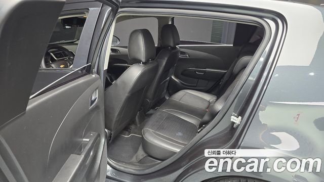Chevrolet Aveo Hatchback 1.4 Turbo LT 2017 — фото 11