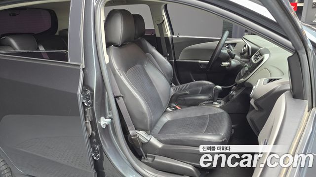Chevrolet Aveo Hatchback 1.4 Turbo LT 2017 — фото 12