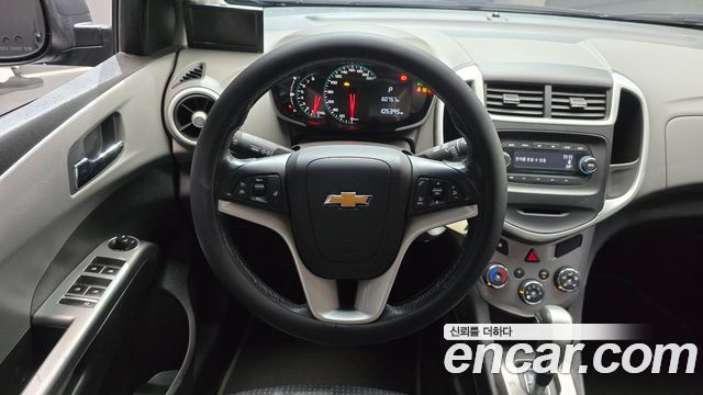 Chevrolet Aveo Hatchback 1.4 Turbo LT 2017 — фото 13