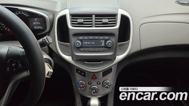 Chevrolet Aveo Hatchback 1.4 Turbo LT 2017 — фото 19