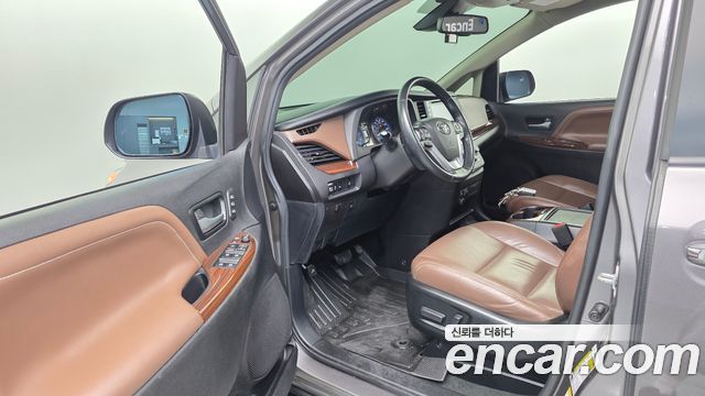 Toyota Sienna 3.5 AWD 2018 — фото 12