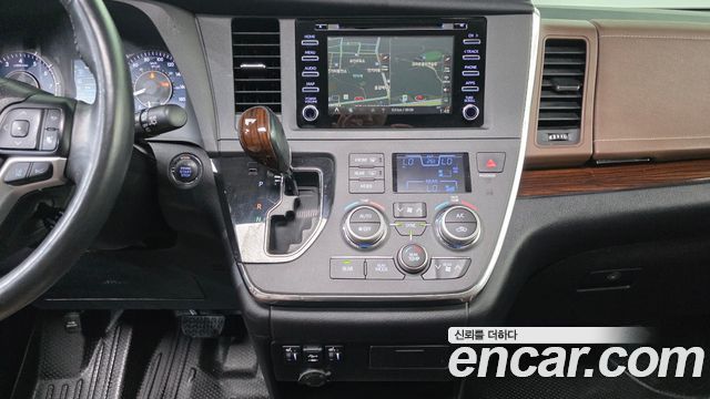 Toyota Sienna 3.5 AWD 2018 — фото 16