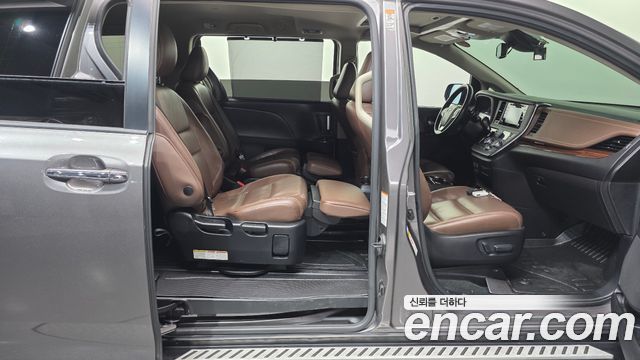 Toyota Sienna 3.5 AWD 2018 — фото 19