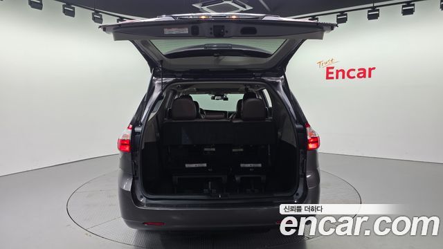 Toyota Sienna 3.5 AWD 2018 — фото 20