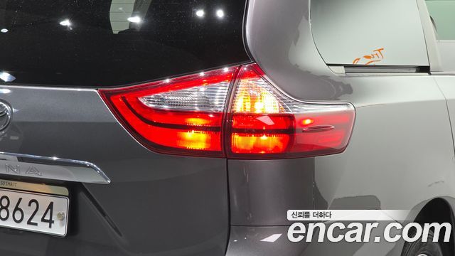 Toyota Sienna 3.5 AWD 2018 — фото 23