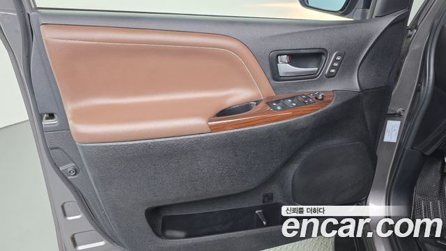 Toyota Sienna 3.5 AWD 2018 — фото 24