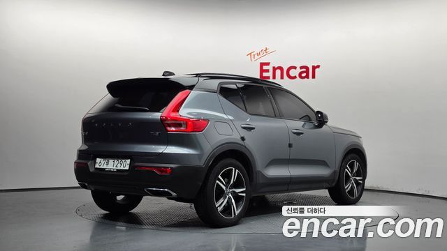 Volvo XC40 T4 R-Design 2019 — фото 2